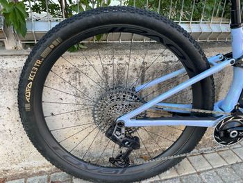 Used Specialized Epic SRAM XX SL Eagle AXS (T-Type) 2025 Mountainbike, White — image 4 of 7