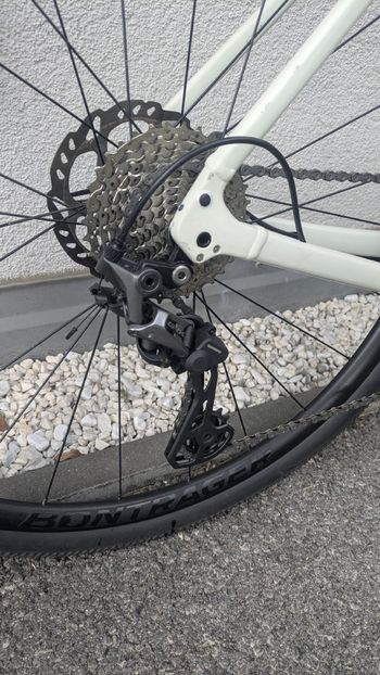 Used Trek Checkpoint ALR 5 2022 2022 Road & Gravel, White — image 2 of 11