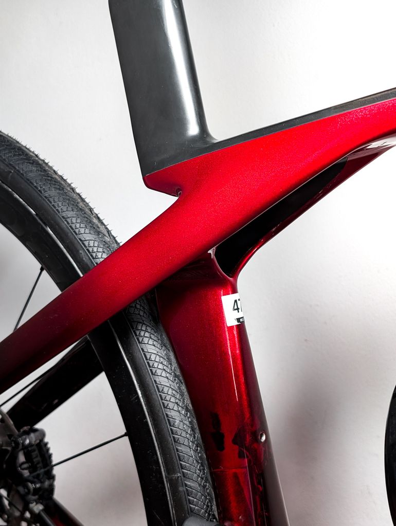 Used Trek Madone SLR 7 Gen 7 2024 2024 Road & Gravel, Rot — image 13 of 20