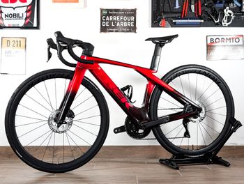 Used Trek Madone SLR 7 Gen 7 2024 2024 Road & Gravel, Rot — image 2 of 20