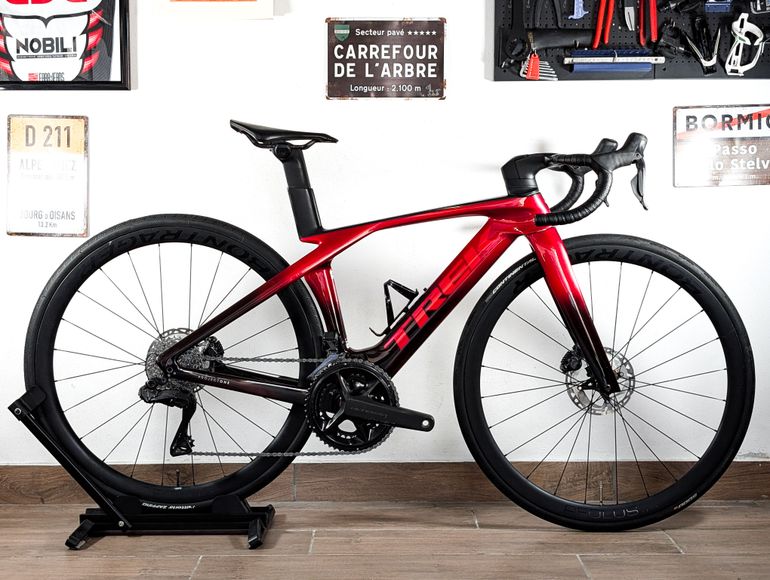 Used Trek Madone SLR 7 Gen 7 2024 2024 Road & Gravel, Rot — image 3 of 20