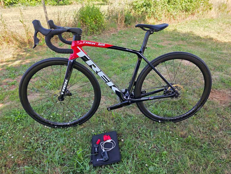 Used Trek Emonda SRAM Rival eTap AXS 2022 Road & Gravel, Red — image 4 of 18