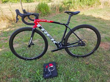Used Trek Emonda SRAM Rival eTap AXS 2022 Road & Gravel, Red — image 3 of 18