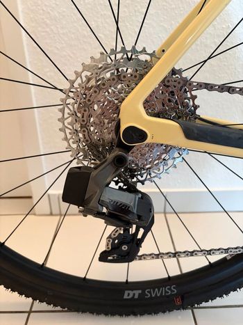 Used Canyon Grail CF SL 7 eTap 2023 2023 Road & Gravel, Weiß — image 3 of 14