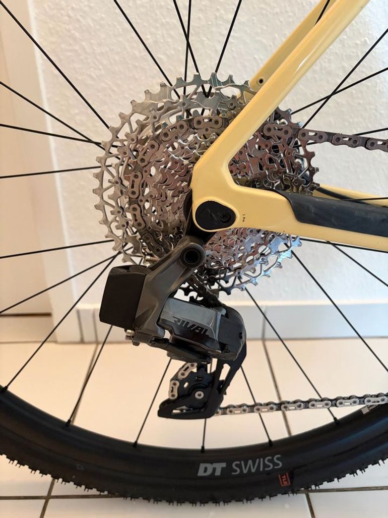 Used Canyon Grail CF SL 7 eTap 2023 2023 Road & Gravel, Weiß — image 3 of 14