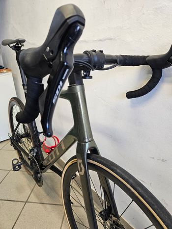 Used Scott Addict 30 2023 2023 Road & Gravel, Green — image 3 of 10