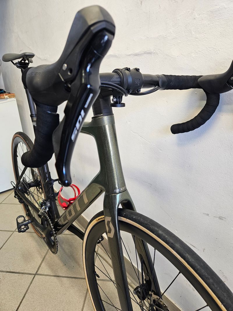 Scott Addict 30 2023 2023 Road & Gravel d'occasion — image 3 sur 16