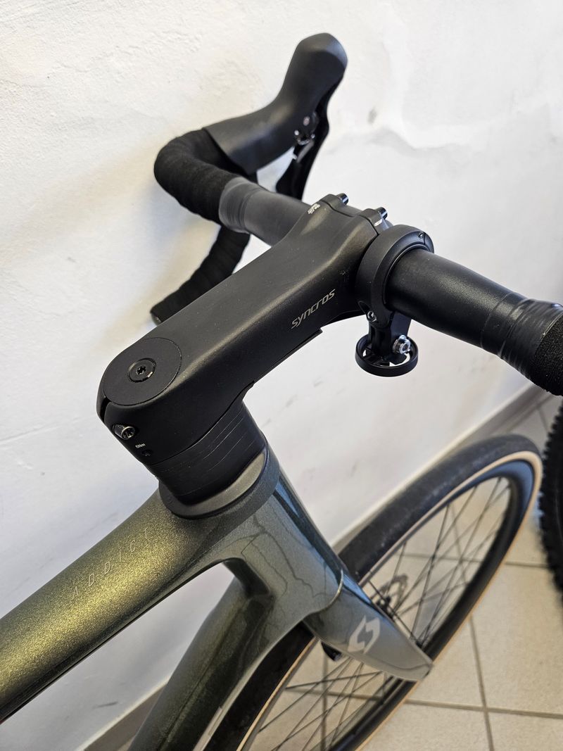Scott Addict 30 2023 2023 Road & Gravel d'occasion — image 8 sur 16