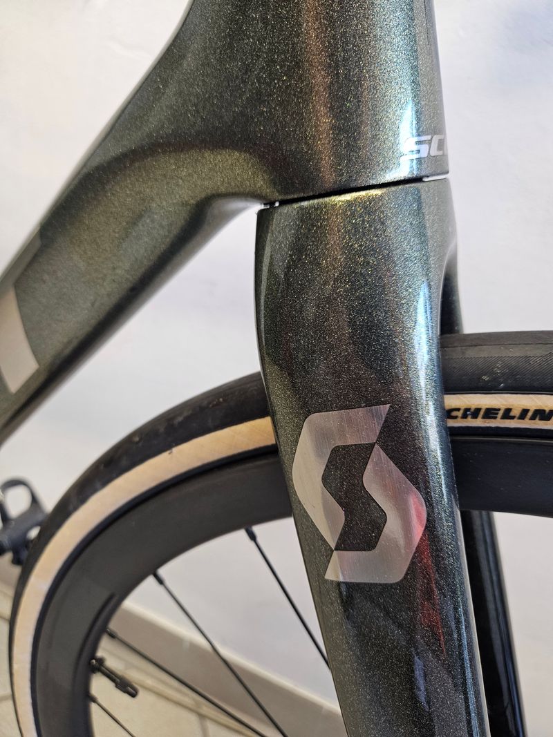 Scott Addict 30 2023 2023 Road & Gravel d'occasion — image 9 sur 16