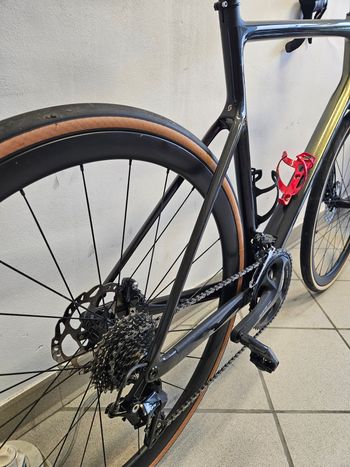 Used Scott Addict 30 2023 2023 Road & Gravel, Green — image 7 of 10