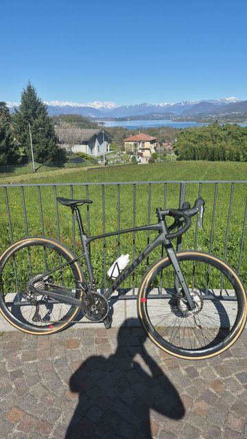 Used Giant Revolt 0 2026 2026 Road & Gravel, Black — image 1 of 5
