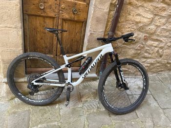 Used Specialized Epic Expert 2023 2023 Mountainbike, White, 29 — image 4 of 6