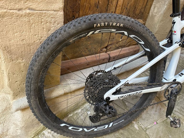 Used Specialized Epic Expert 2023 2023 Mountainbike, White, 29 — image 6 of 6