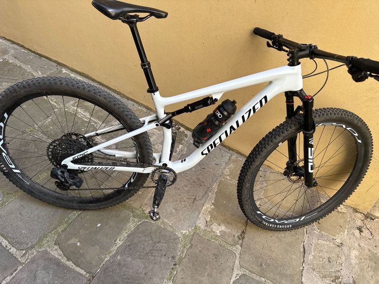 Used Specialized Epic Expert 2023 2023 Mountainbike, White, 29 — image 1 of 6
