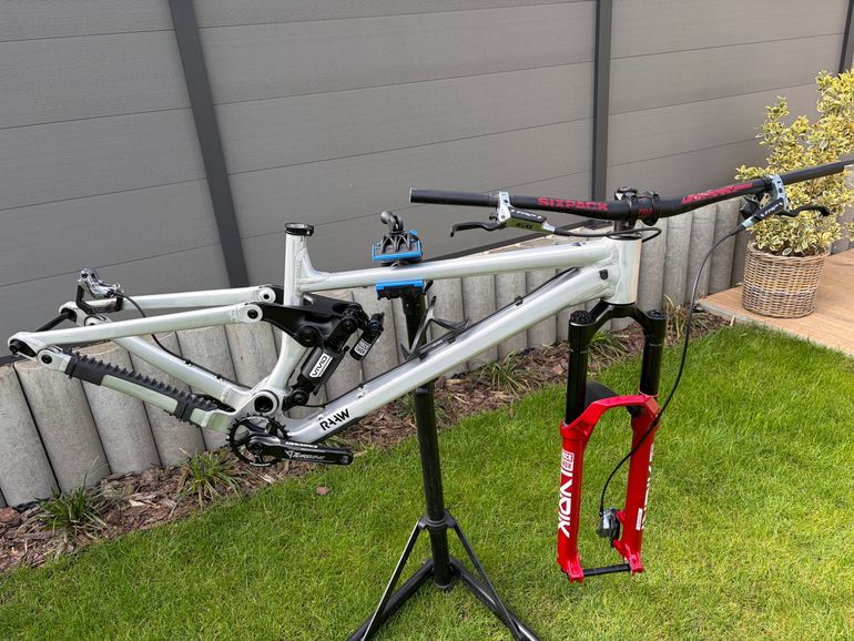 Used RAAW Jibb V2 LT Frame Kit 2024 Frameset 2024 Mountainbike, Light Gray — image 1 of 3