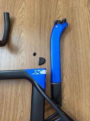 Used Pinarello Pinarello Dogma X Frameset 2024 Road & Gravel, Blau — image 13 of 17