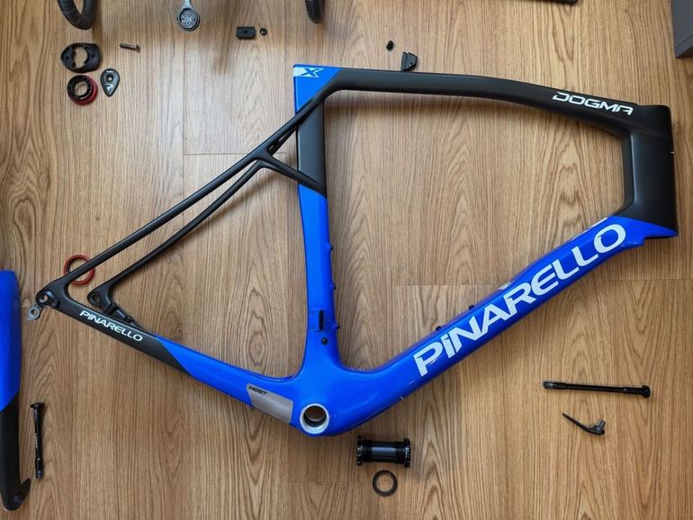 Used Pinarello Pinarello Dogma X Frameset 2024 Road & Gravel, Blau — image 4 of 17