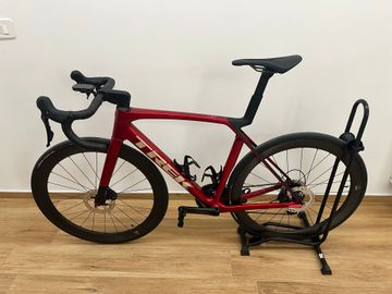 Trek Madone Shimano 105 2026 Road & Gravel usato, Rosso — immagine 2 di 4