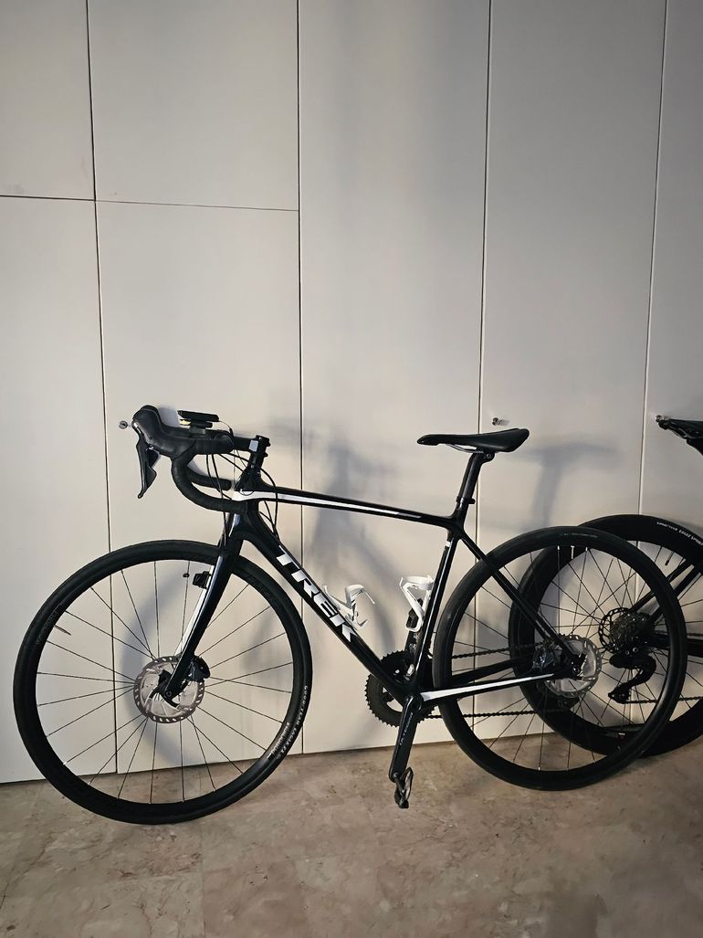 Used Trek Émonda SL 6 Disc Pro 2020 2020 Road & Gravel, Black — image 1 of 3
