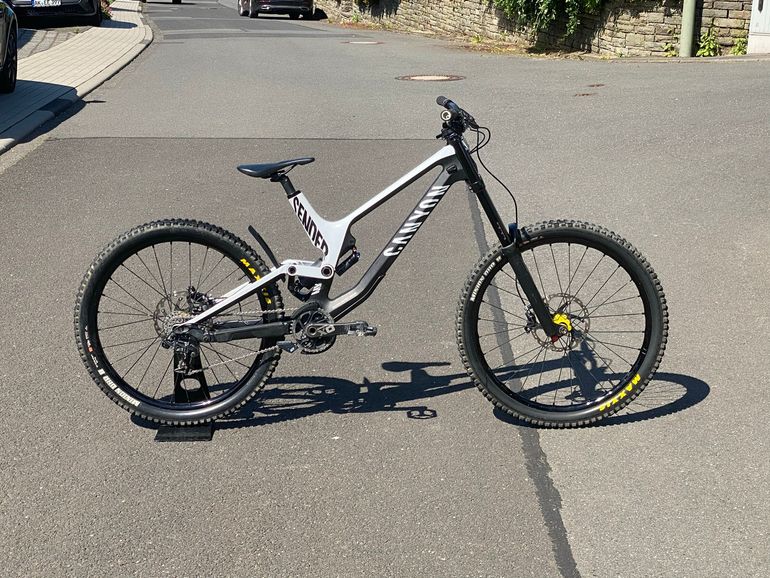 Used Canyon Sender CF 9.0 Team 2018 2018 Mountainbike, Black, 27.5 (650B) — image 1 of 24