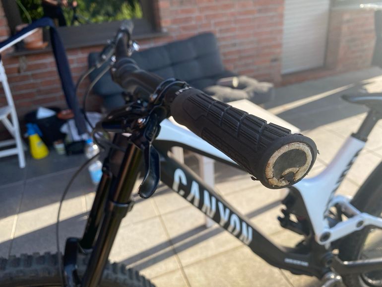 Used Canyon Sender CF 9.0 Team 2018 2018 Mountainbike, Black, 27.5 (650B) — image 24 of 24