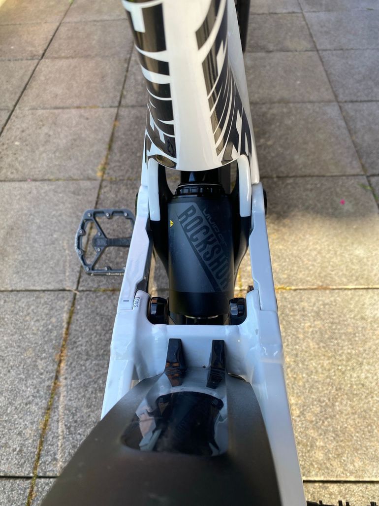 Used Canyon Sender CF 9.0 Team 2018 2018 Mountainbike, Black, 27.5 (650B) — image 14 of 24