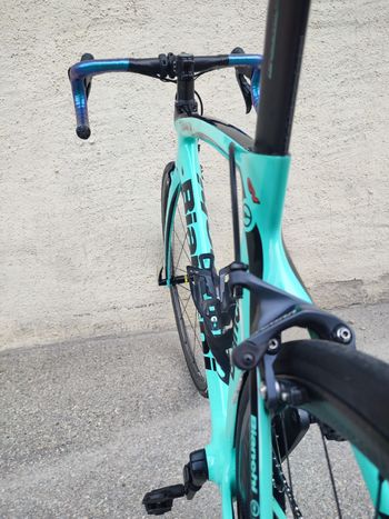 Used Bianchi Oltre Shimano Ultegra Di2 2019 Road & Gravel, Blue — image 10 of 14
