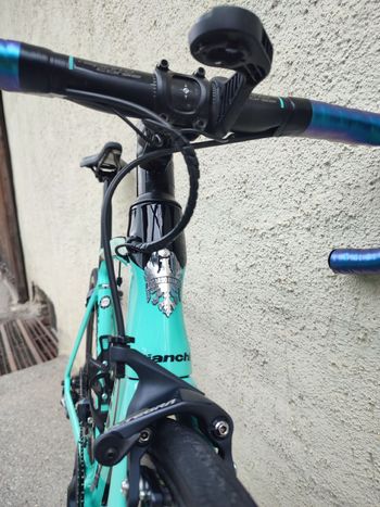 Used Bianchi Oltre Shimano Ultegra Di2 2019 Road & Gravel, Blue — image 9 of 14