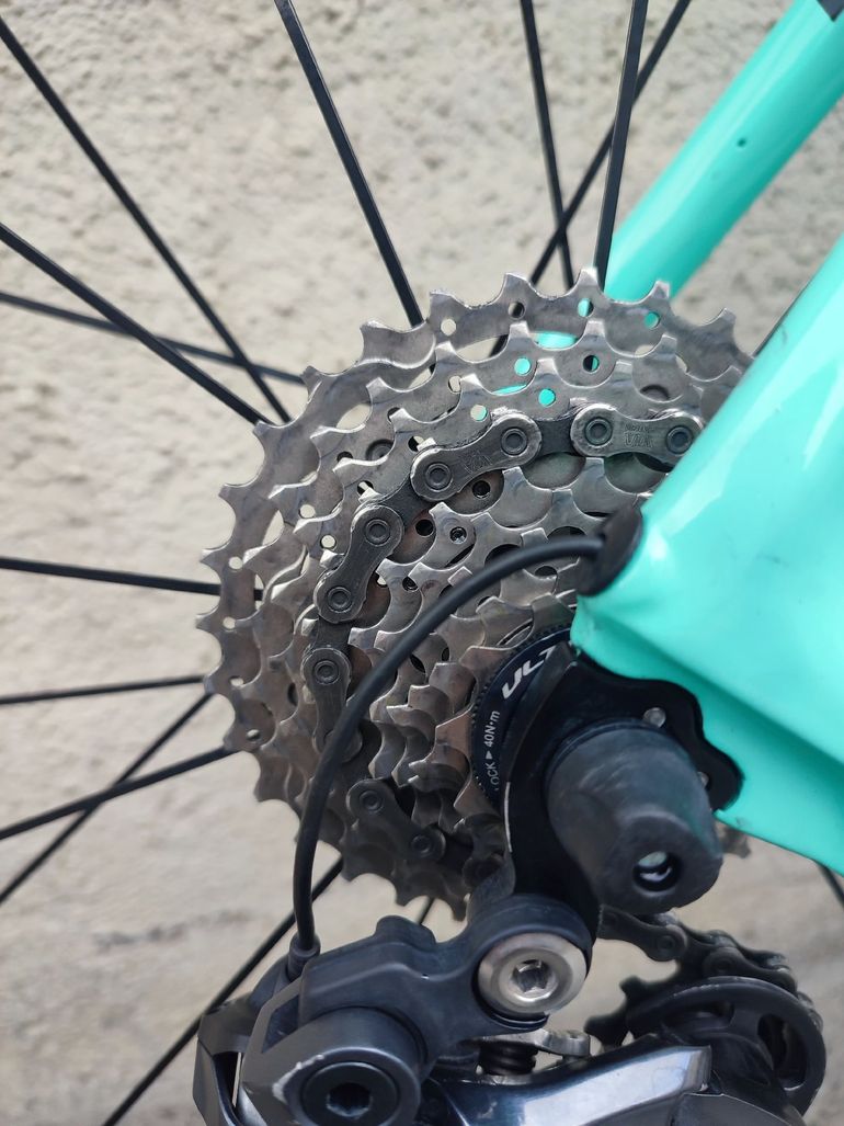 Used Bianchi Oltre Shimano Ultegra Di2 2019 Road & Gravel, Blue — image 6 of 14