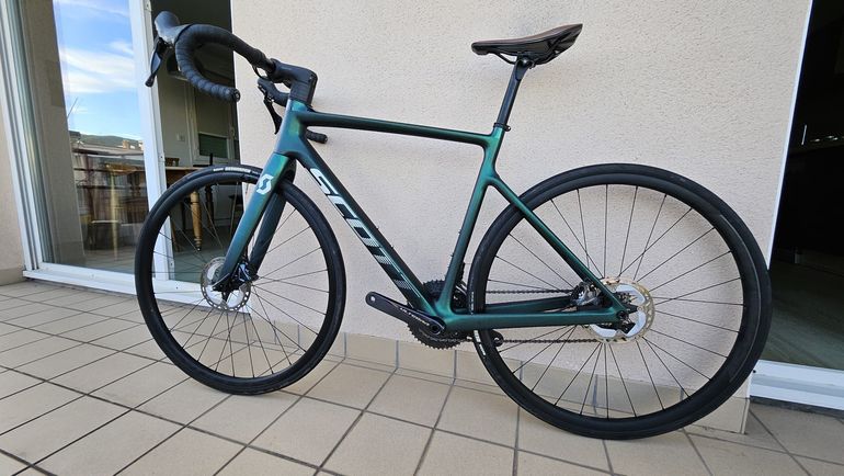 Used Scott Addict 20 2022 2022 Road & Gravel, Green — image 1 of 10
