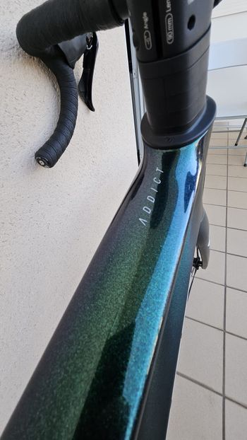 Used Scott Addict 20 2022 2022 Road & Gravel, Green — image 5 of 10