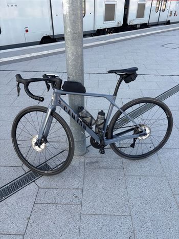 Used Canyon Endurace CF 8 Di2 2024 2024 Road & Gravel, Hellgrau — image 2 of 4