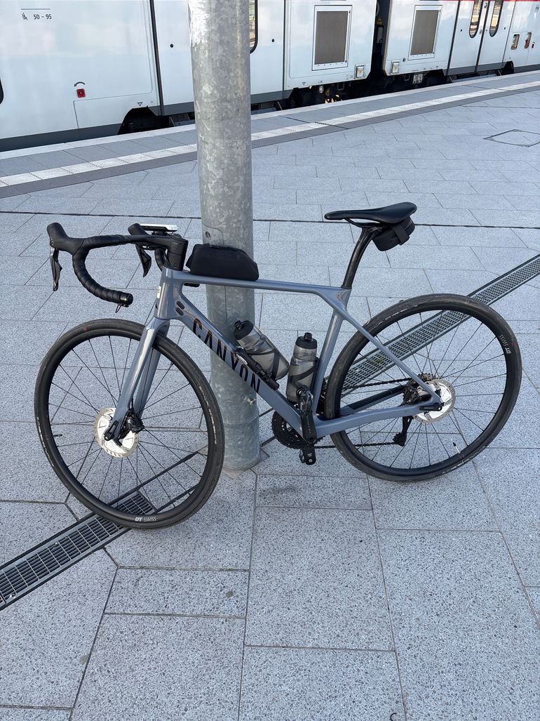 Used Canyon Endurace CF 8 Di2 2024 2024 Road & Gravel, Hellgrau — image 2 of 4