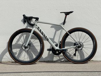 Used Canyon Canyon Endurace CF SL 8 Di2 2023 2023 Road & Gravel, Gris claro — image 8 of 35