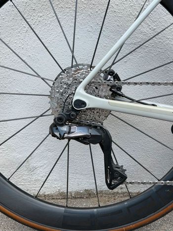 Used Canyon Canyon Endurace CF SL 8 Di2 2023 2023 Road & Gravel, Gris claro — image 17 of 35