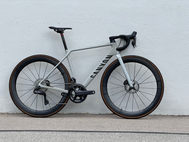 Used Canyon Canyon Endurace CF SL 8 Di2 2023 2023 Road & Gravel, Gris claro — image 1 of 35