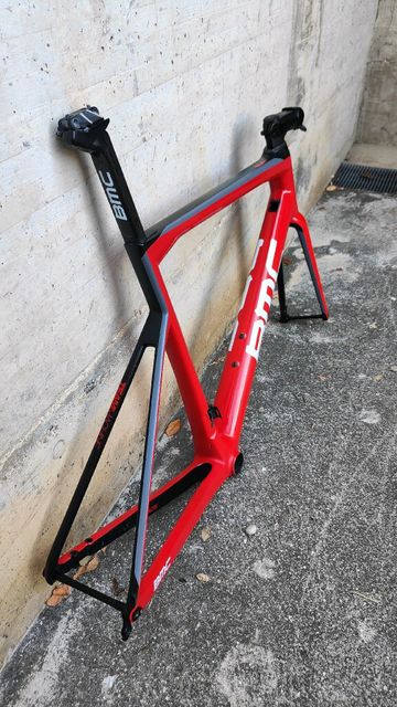 Used BMC Teammachine SLR01 DISC Module (Team Red) 2018 Frameset 2018 Road & Gravel, Red — image 4 of 6