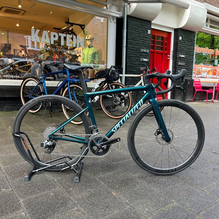 Used Specialized Tarmac SL8 Expert - SRAM Rival eTAP AXS 2025 2025 Road & Gravel, Green — image 1 of 10
