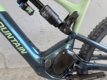 Used Rocky Mountain Altitude Powerplay Carbon 70 2024 Mountainbike, Green — image 11 of 14
