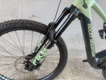 Used Rocky Mountain Altitude Powerplay Carbon 70 2024 Mountainbike, Green — image 12 of 14