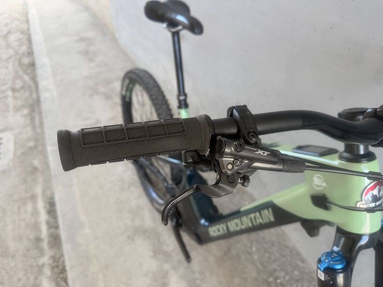 Used Rocky Mountain Altitude Powerplay Carbon 70 2024 Mountainbike, Green — image 9 of 14