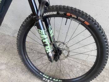 Used Rocky Mountain Altitude Powerplay Carbon 70 2024 Mountainbike, Green — image 8 of 14