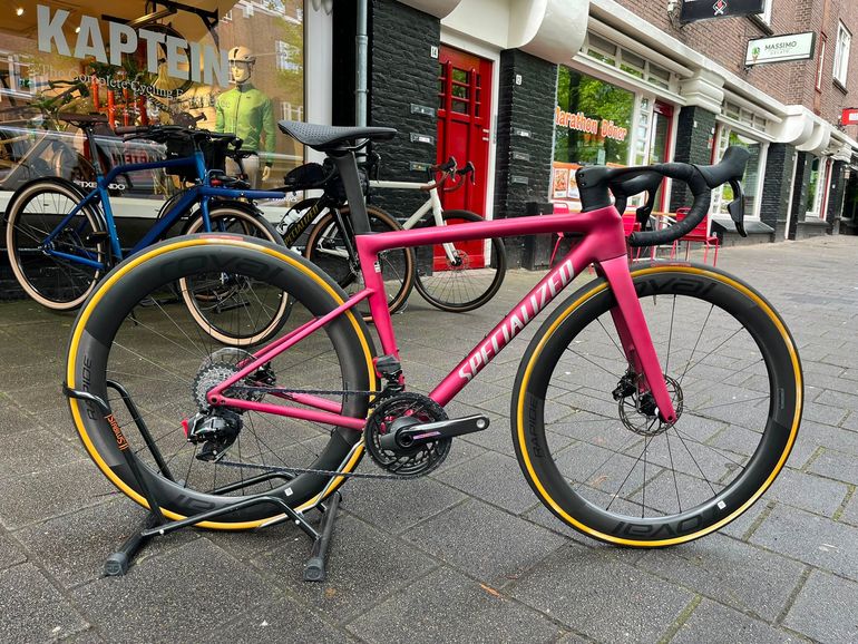 Used Specialized Tarmac SL8 Pro - SRAM Force eTAP AXS 2025 2025 Road & Gravel, Violett — image 1 of 12