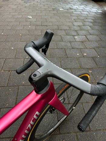 Used Specialized Tarmac SL8 Pro - SRAM Force eTAP AXS 2025 2025 Road & Gravel, Violett — image 5 of 12