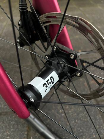 Used Specialized Tarmac SL8 Pro - SRAM Force eTAP AXS 2025 2025 Road & Gravel, Violett — image 10 of 12