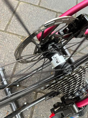 Used Specialized Tarmac SL8 Pro - SRAM Force eTAP AXS 2025 2025 Road & Gravel, Violett — image 11 of 12