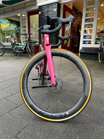 Used Specialized Tarmac SL8 Pro - SRAM Force eTAP AXS 2025 2025 Road & Gravel, Violett — image 7 of 12