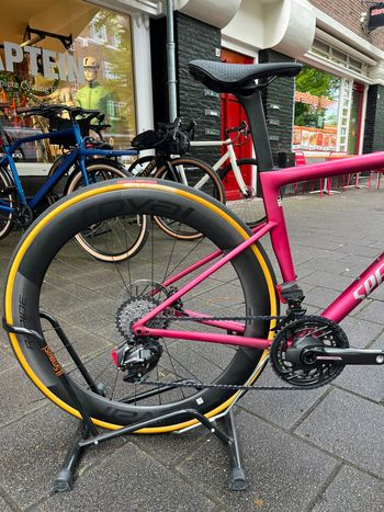 Used Specialized Tarmac SL8 Pro - SRAM Force eTAP AXS 2025 2025 Road & Gravel, Violett — image 9 of 12