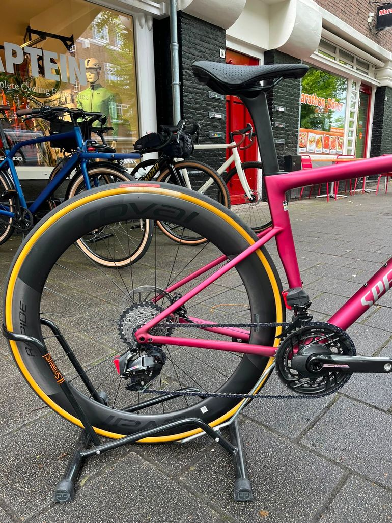 Used Specialized Tarmac SL8 Pro - SRAM Force eTAP AXS 2025 2025 Road & Gravel, Violett — image 9 of 12