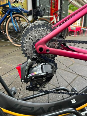 Used Specialized Tarmac SL8 Pro - SRAM Force eTAP AXS 2025 2025 Road & Gravel, Violett — image 12 of 12